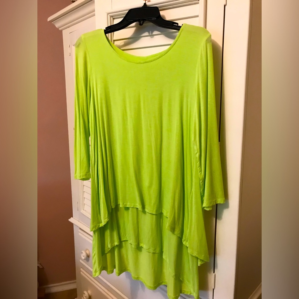 🍏 Lime green flouncy hi-low tunic. Tunic shorter in front.